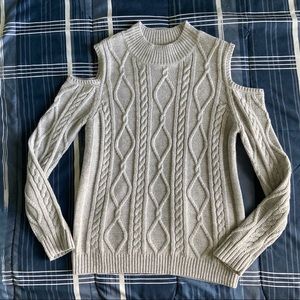 CLOUD CHASER Cold shoulder sweater